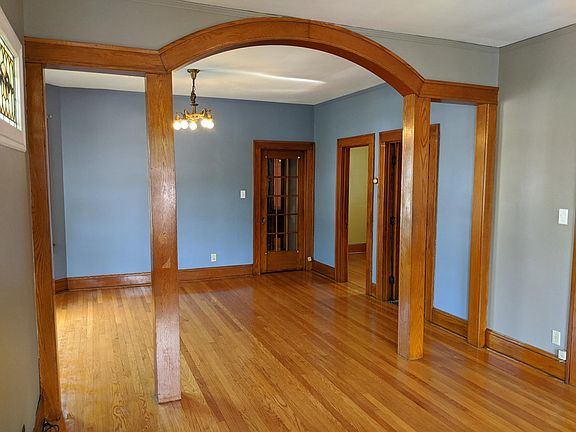 Dining room.