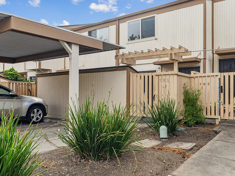 790 Sageleaf Ct — Photo 2