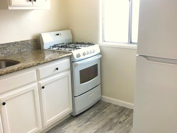 3rd image of 2890 Leeward Ave APT 224