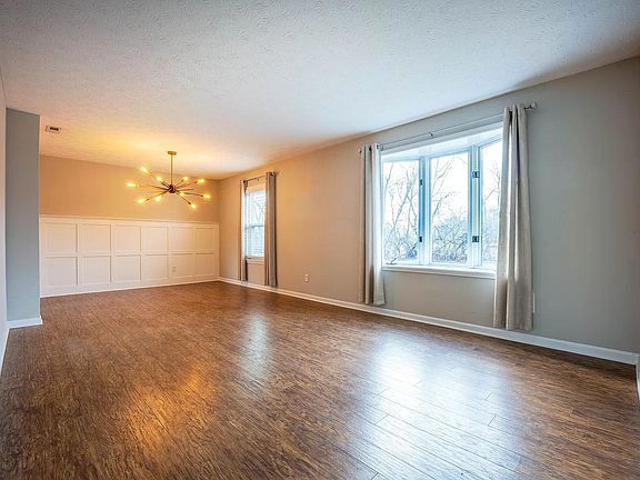 3rd image of 7135 Seven Oaks Dr E