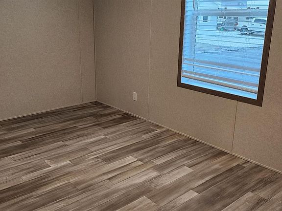 5th image of 97 Lincoln Cir