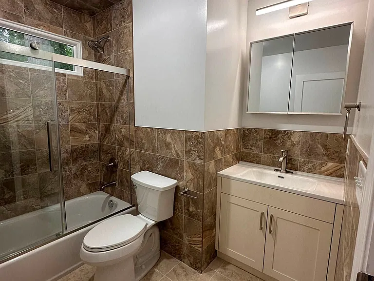 1015 Frederick St — Photo 10