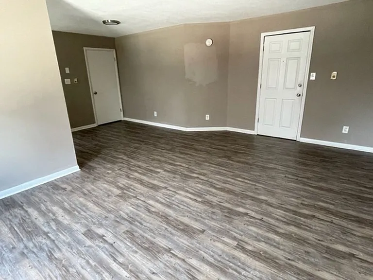 1407 Charleston Ave — Photo 4