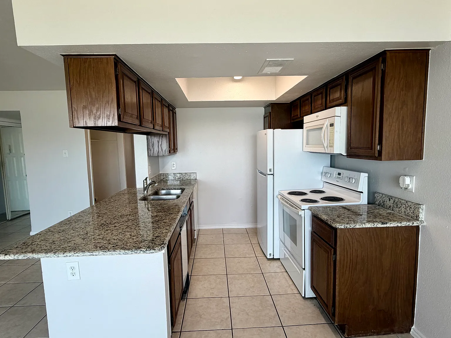 1 bed, 670 sqft, $1,400 — Photo 3
