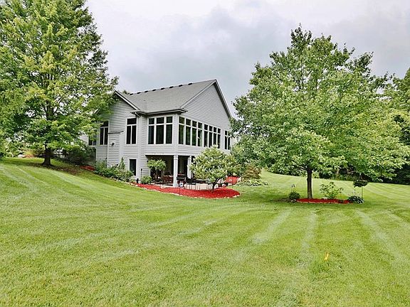 3rd image of 9687 Greenside Ct