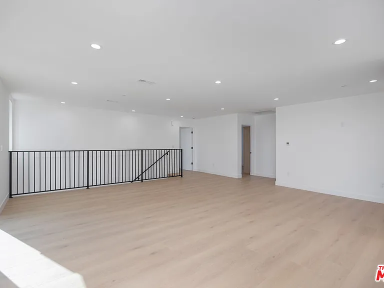 1332 Mohawk St — Photo 5