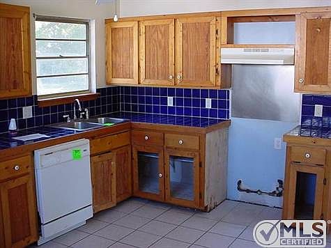 4th image of 620 Jardin Dr