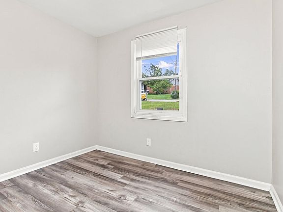 5th image of 400 Richcreek Rd