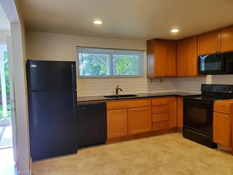 16603 NE 92nd St — Photo 8
