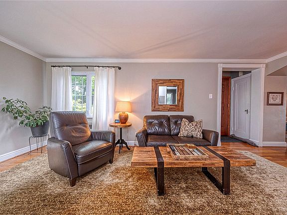 3rd image of 1007 Jefferson Heights Rd