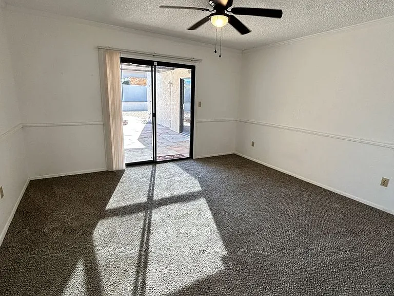 2401 Cosnina Dr — Photo 11