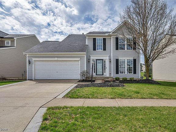 2nd image of 998 Woodfield Ln