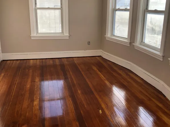 1313 Newport Ave, Pawtucket, RI 02861