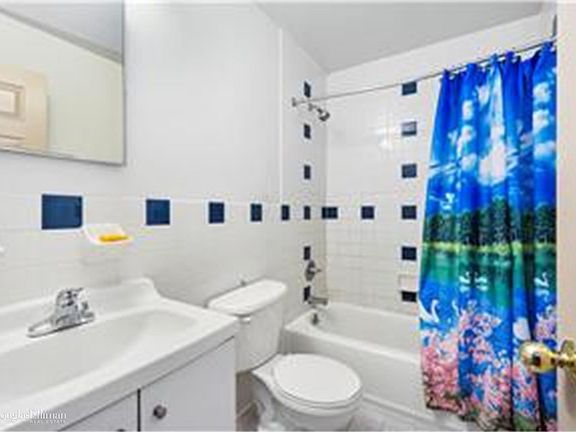 4th image of 642A Eagle Ave #A