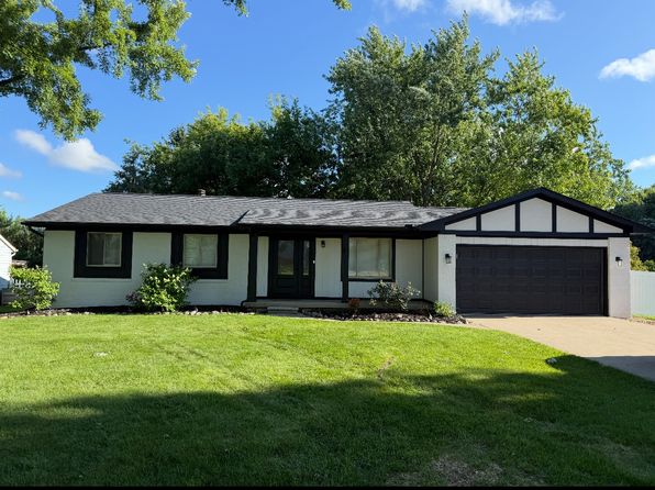 211 Maple Dr