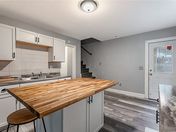 4th image of 287 Busti Ave