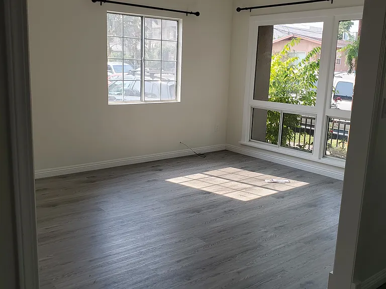 5306 Romaine St — Photo 14