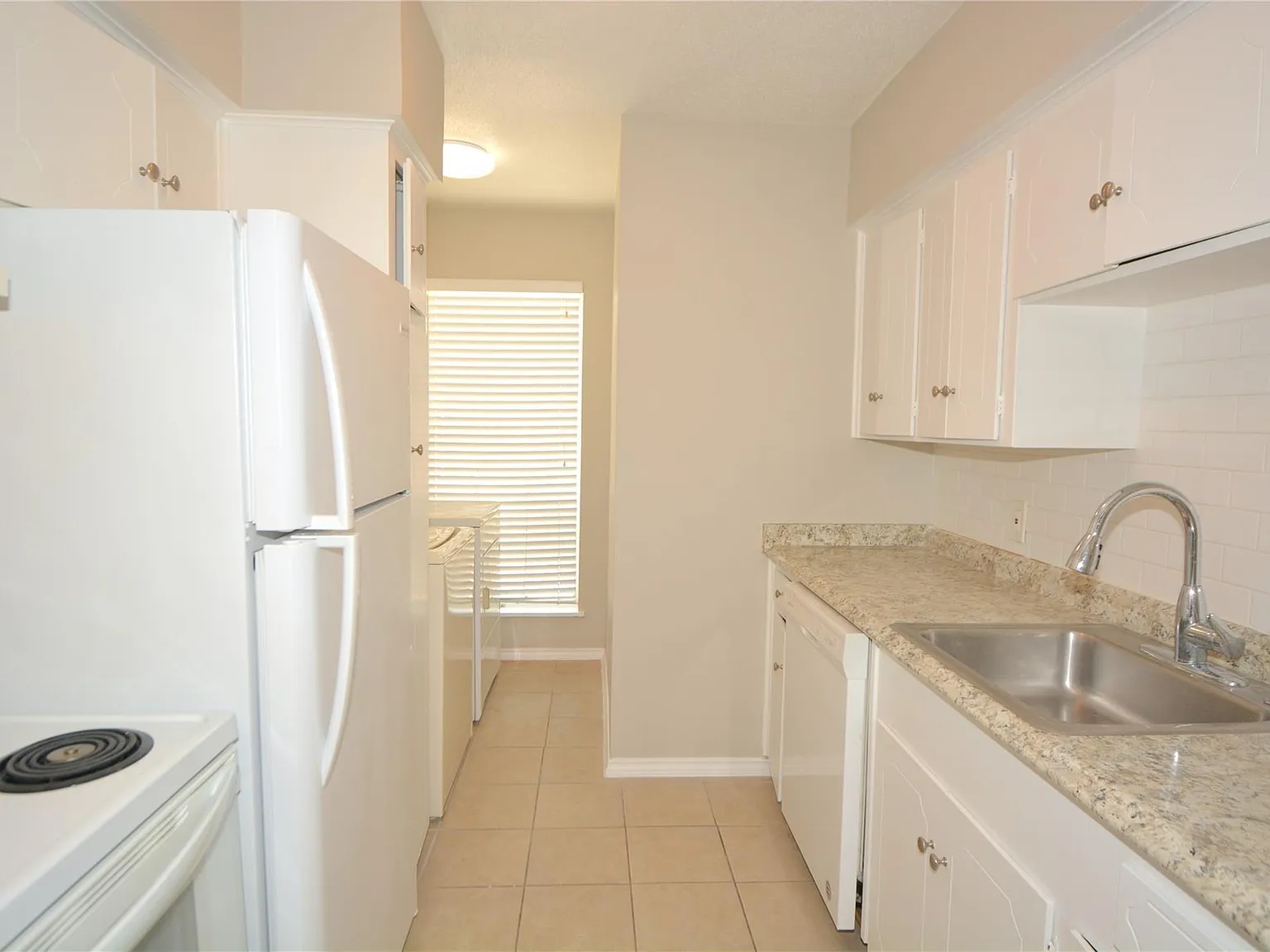 3 bed, 2.0 bath, 1154 sqft, $1,800 — Photo 3