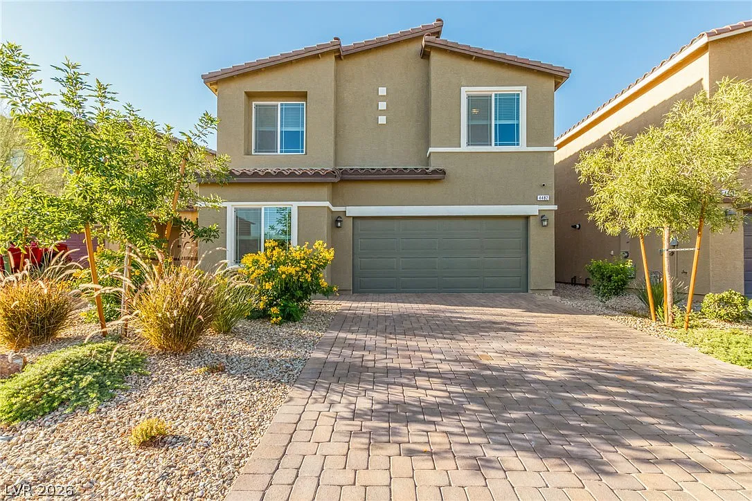 4 bed, 2.5 bath, 1833 sqft, $2,400 — Photo 1