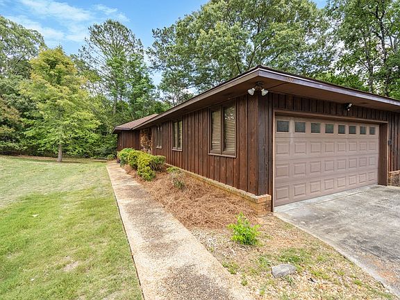 2nd image of 1401 Melanie Ln