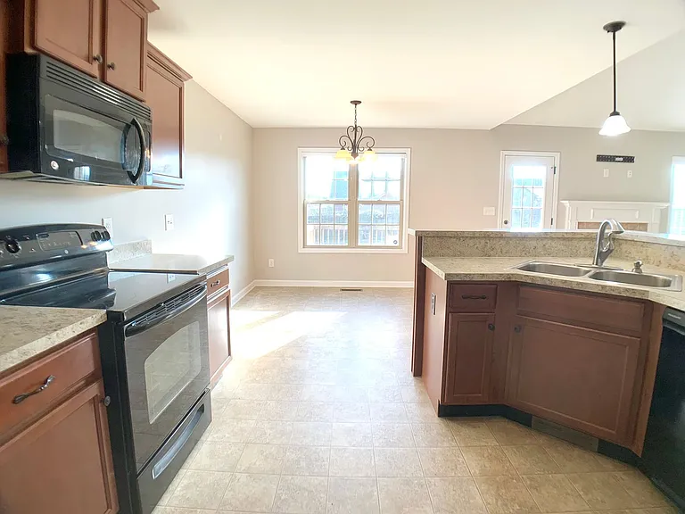 842 Shelton Cir — Photo 11