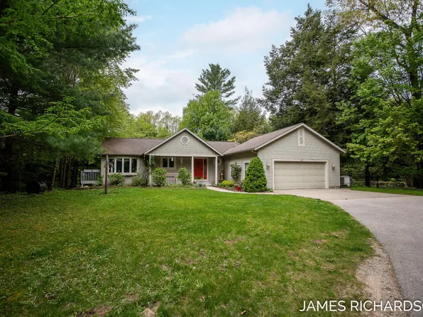 836 E Fruitvale Rd, Montague, MI 49437