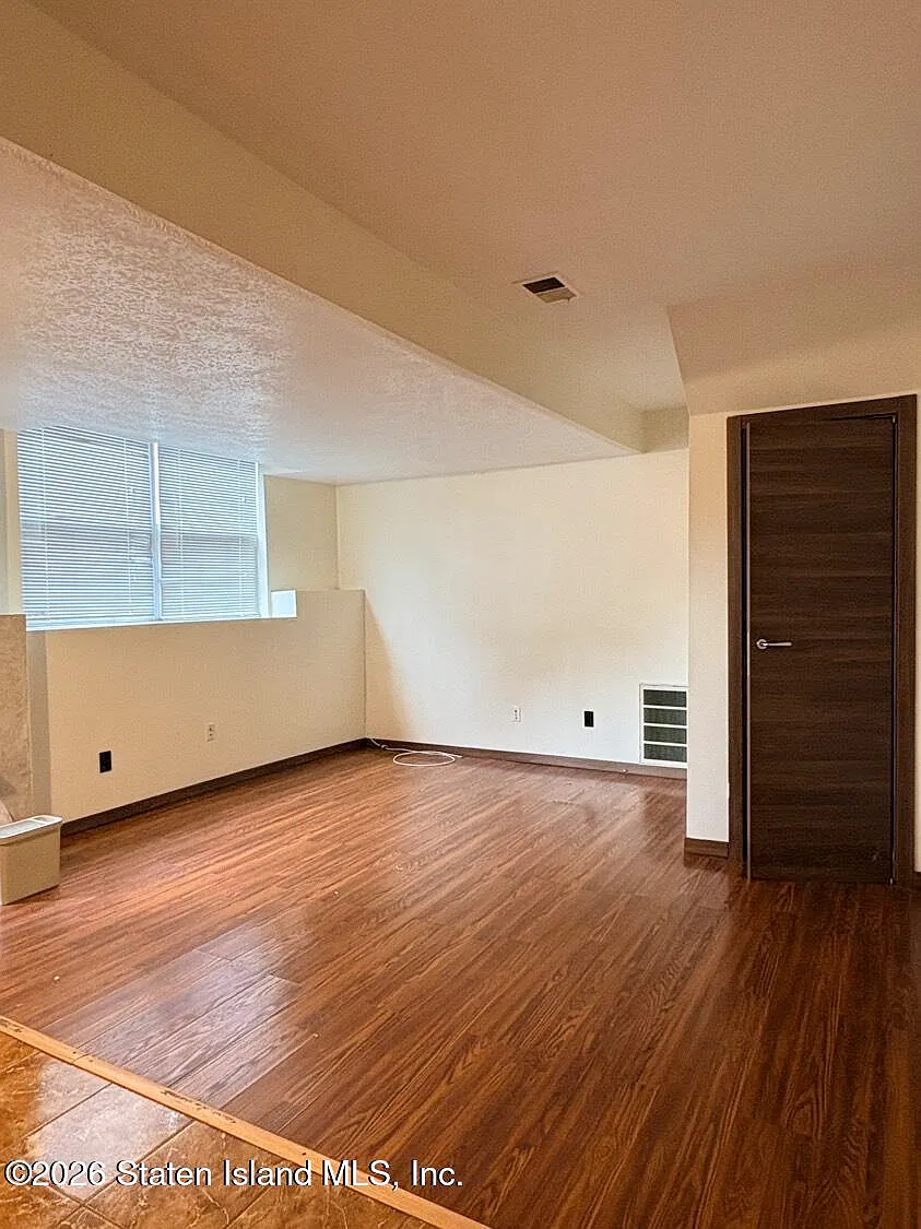 2 bed, 1.0 bath, 1584 sqft, $2,100 — Photo 2
