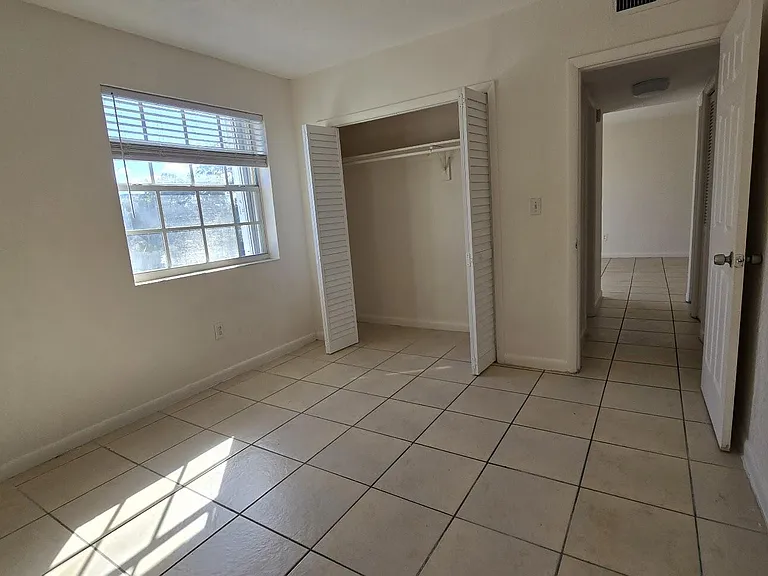 1290 NE 142nd St #10 — Photo 6