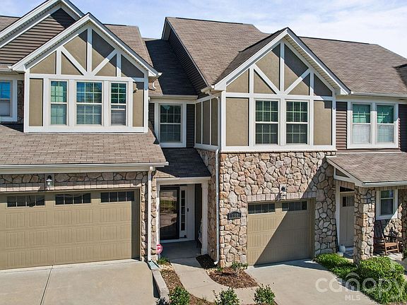 3rd image of 1108 Roderick Dr