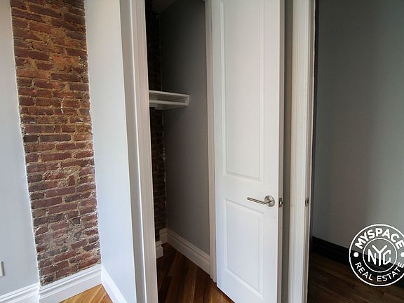 4th image of 1100 Jefferson Ave #1STFLOOR