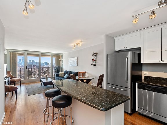3rd image of 1960 N Lincoln Park West Ave #1608