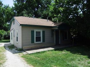 1466 E Whiteside St, Springfield, MO 65804