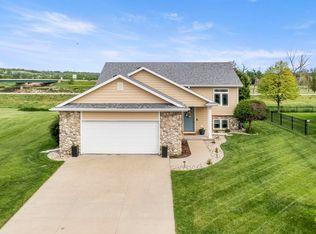 728 Prairie Blvd, Dakota Dunes, SD 57049