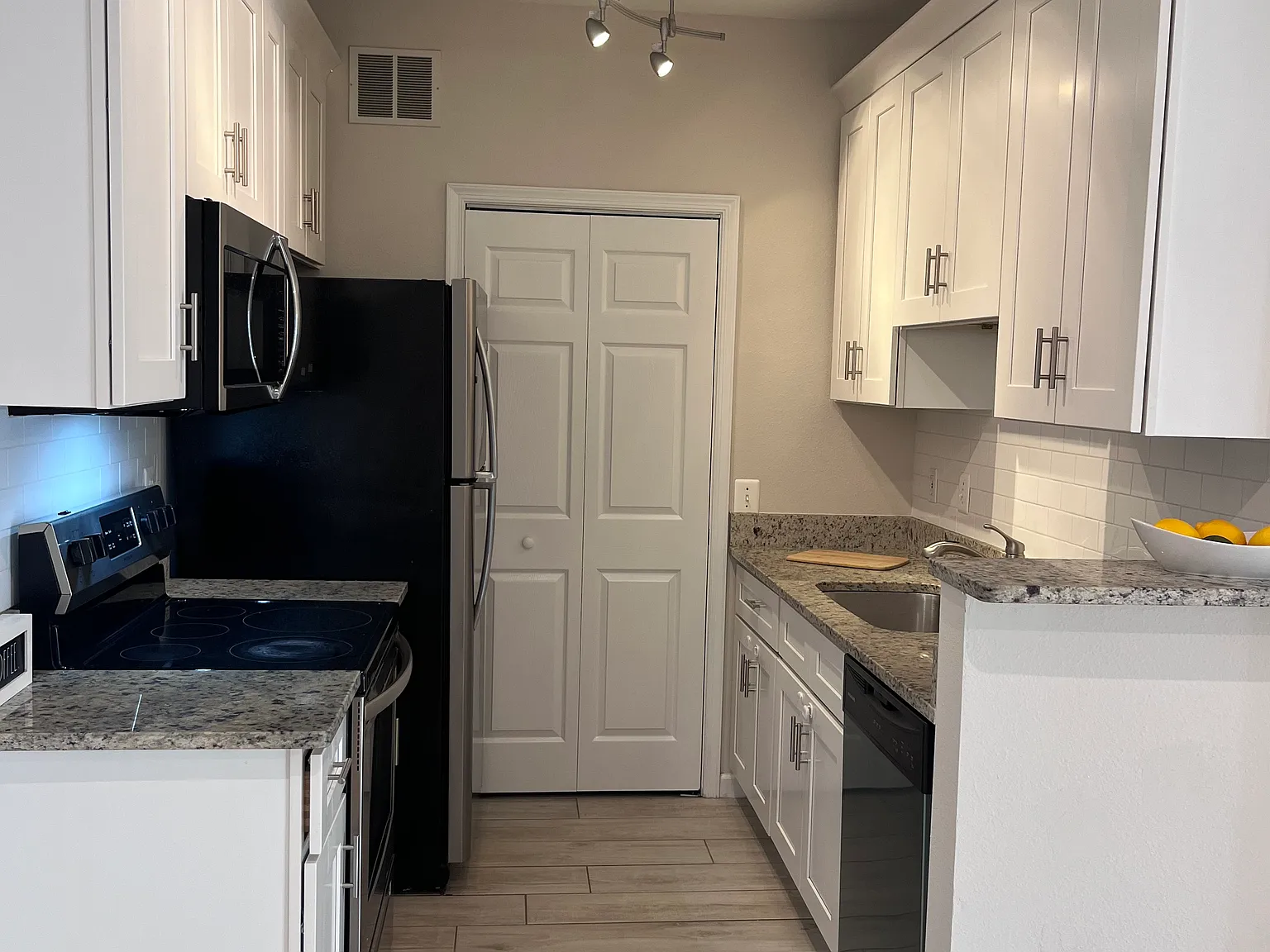 2 bed, 998 sqft, $2,800 — Photo 3
