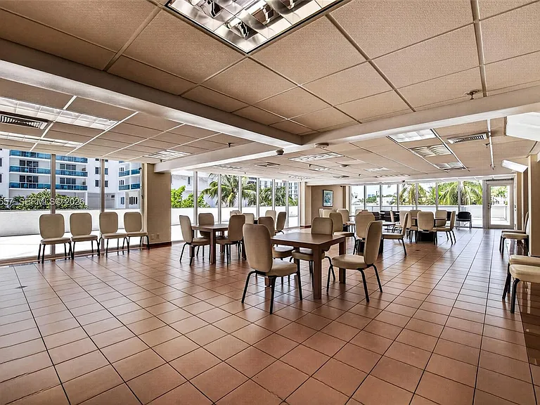 2401 Collins Ave #1107 — Photo 32
