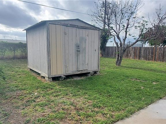 5th image of 2205 Las Brisas Dr