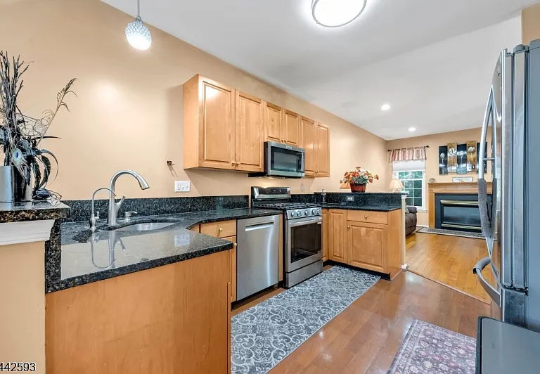 178 Crown Point Rd — Photo 2