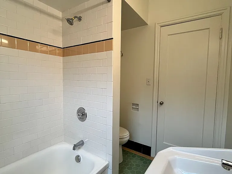 6411 Albina by Star Metro — Photo 12