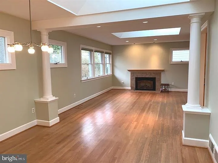 4 bed, 3.0 bath, 2308 sqft, $4,250 — Photo 3