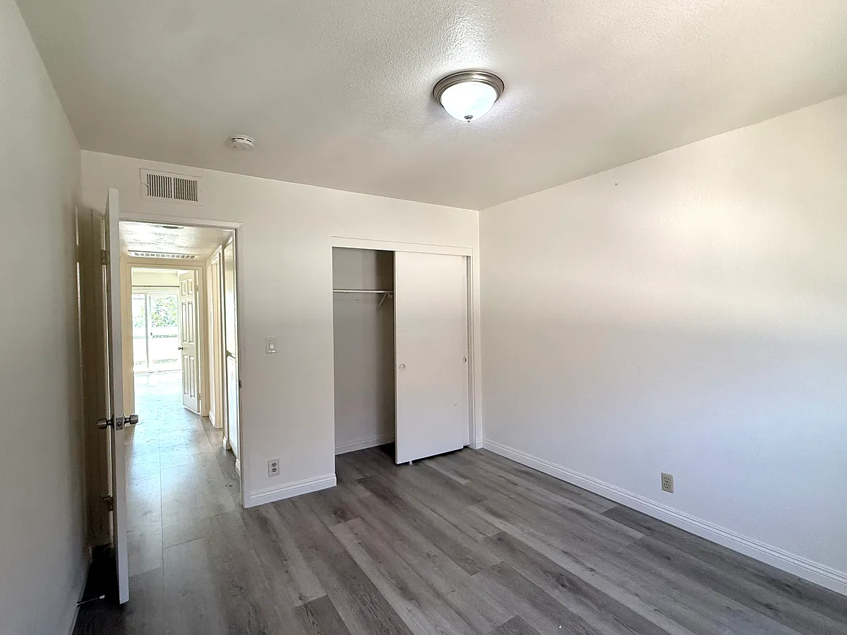 Building Photo - 320 S Ynez Ave #D