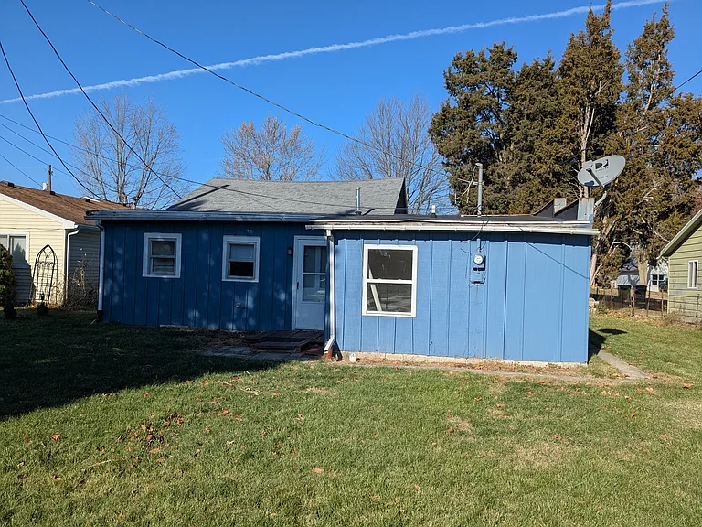 408 Clinton St — Photo 11