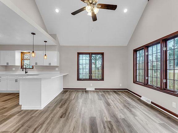3rd image of 21491 Kennison Ave