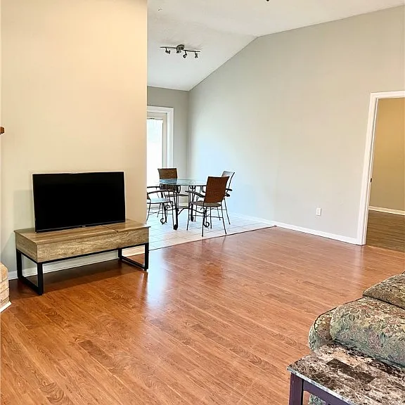 3405 Dallis Dr — Photo 6
