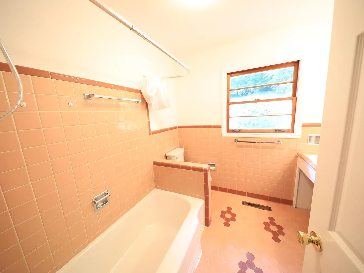 684 Valley Rd — Photo 3