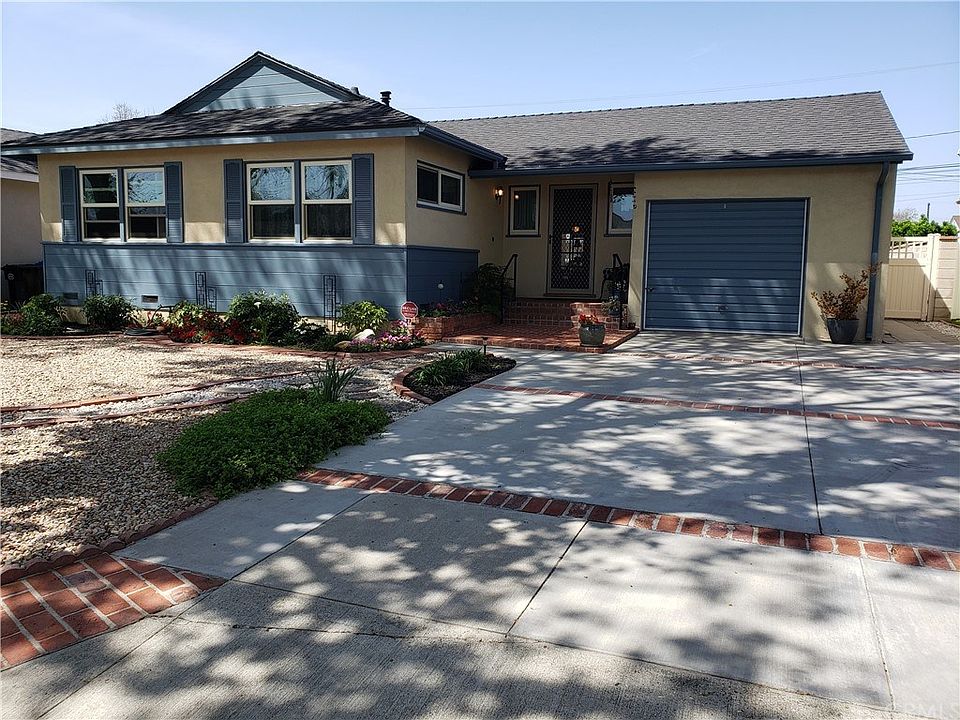 1st image of 10425 La Cima Dr