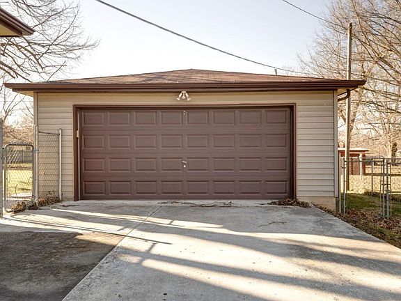 3rd image of 611 John F Kennedy Dr