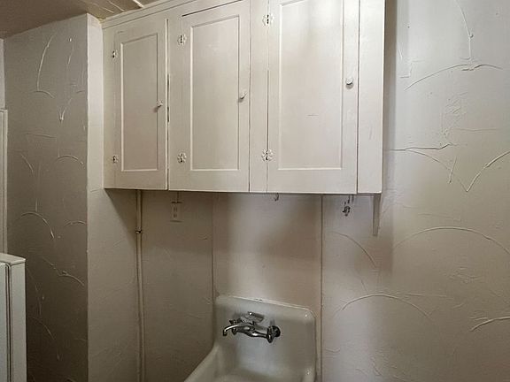 5th image of 1905 Stevens Ave #108
