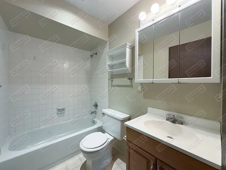 707 Vivian St — Photo 10