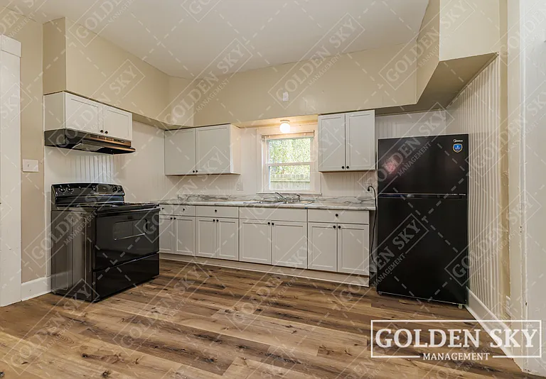 216 N Pershing Dr — Photo 4