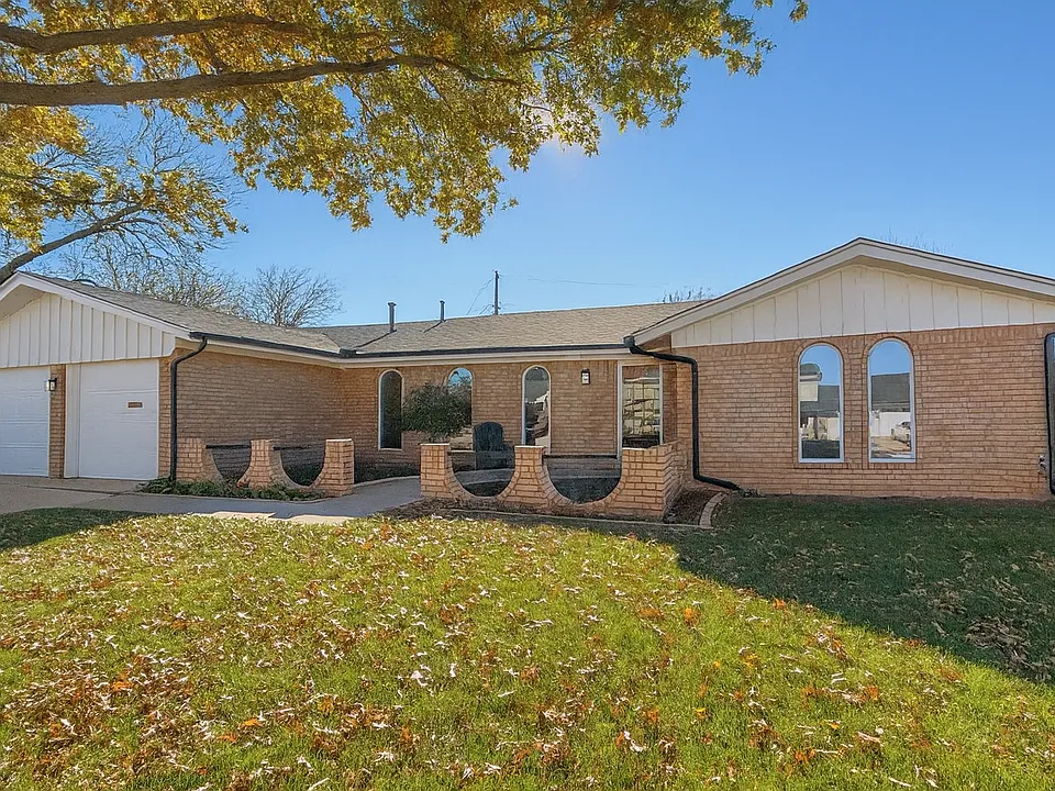 8705 Lakeaire Dr